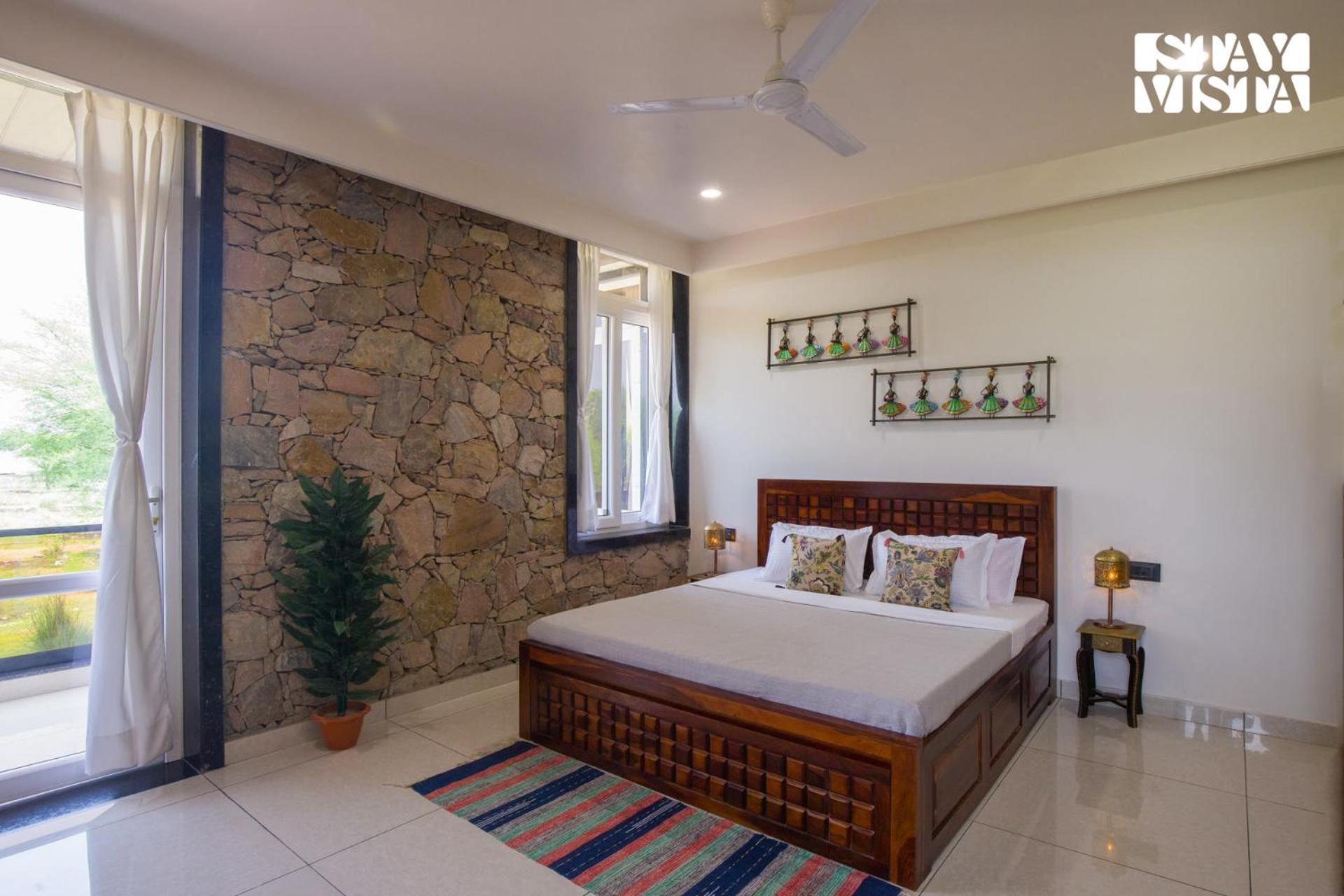 Stayvista At Talin Farms With Mountain View, Pool * Jaipur